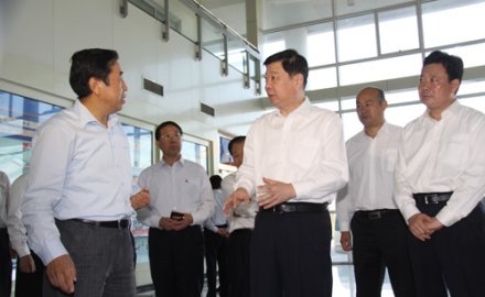 山東省委書(shū)記姜異康到中心示范基地調(diào)研并向中心全體員工致以節(jié)日問(wèn)候