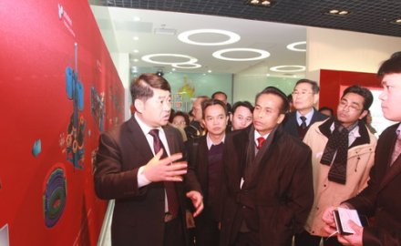 泰國農業(yè)部副部長Supachai Phosu一行到軟控參觀交流